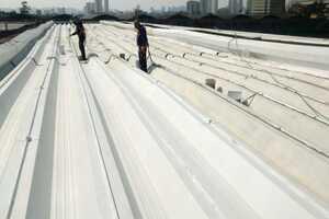 Manutenção em telhados metálicos